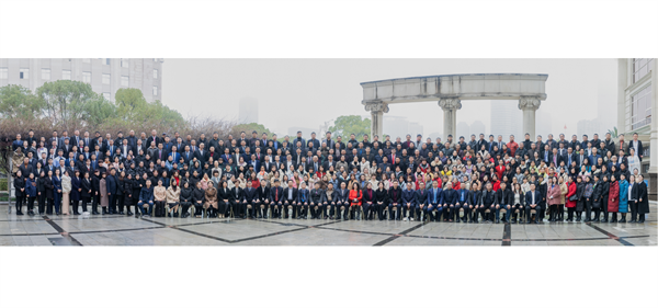《凝心聚力，赢战2023》 ——AG旗舰厅集团年度表扬大会暨2023年战略安排大会胜利终结